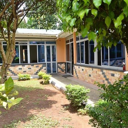 Merian Gardens And Guest House Mukono Town Exterior photo